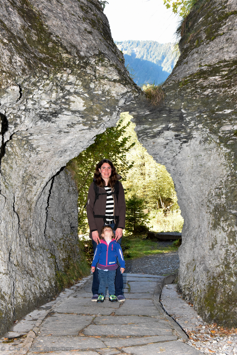 wir sind soeben aus dem Tunnel getreten  