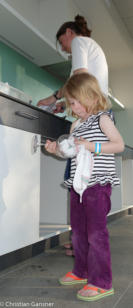 Weingläser abtrocknen  