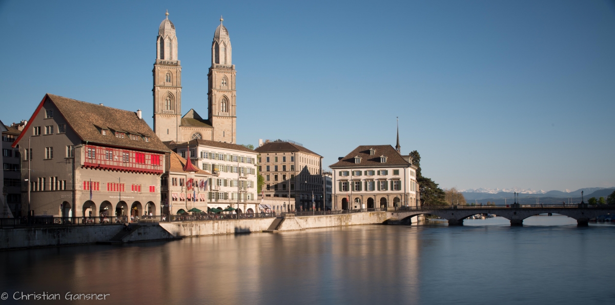 Grossmünster im Abendlicht    