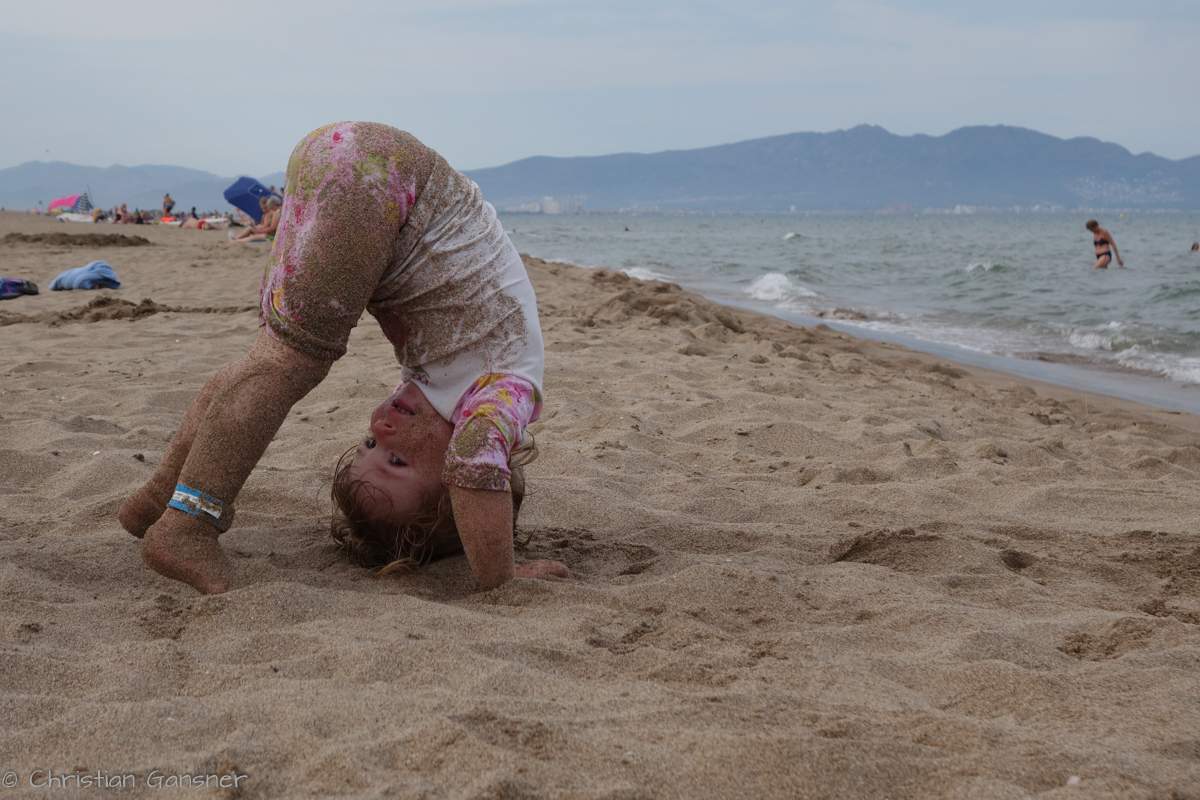 Purzelbaum am Strand                    