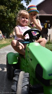 Traktorfahren auf dem Bauernhof