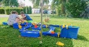 Spielen mit dem Wasserspiel